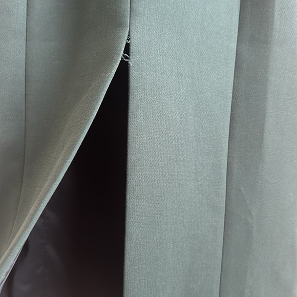 Cinq à Sept Birch Off-the-Shoulder Dress in Rainforest Green, Size 8 - Picture 6 of 6